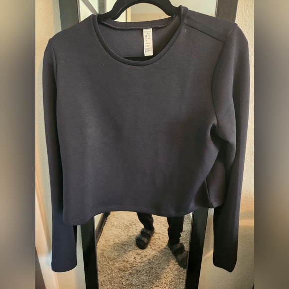 SPANX AirEssentials Long Sleeve crop top Black - Picture 2 of 2